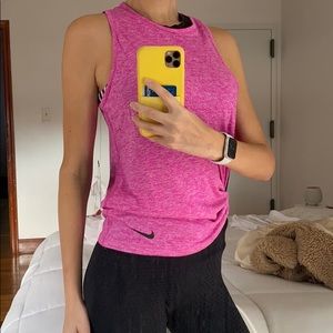 BRAND NEW NIKE PINK TEE 💫